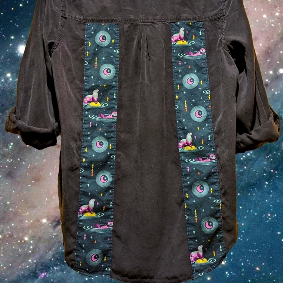 Custom Universal Thread Shirt (M) - Space Otter - Picture 2 of 4